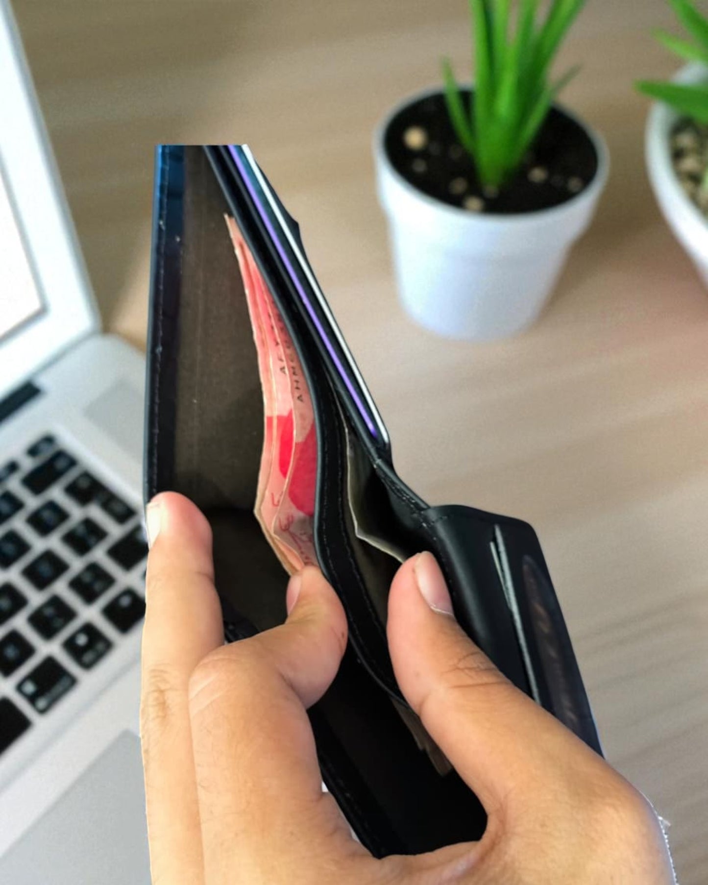 Black Crocodile-Texture Leather Wallet – 2 Cash Pockets & 10 Card Slots (Latest Collection)